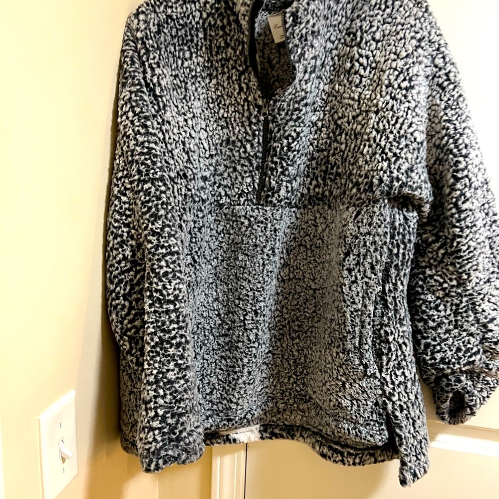 Emily B pull over fuzzy jacket! Like new!